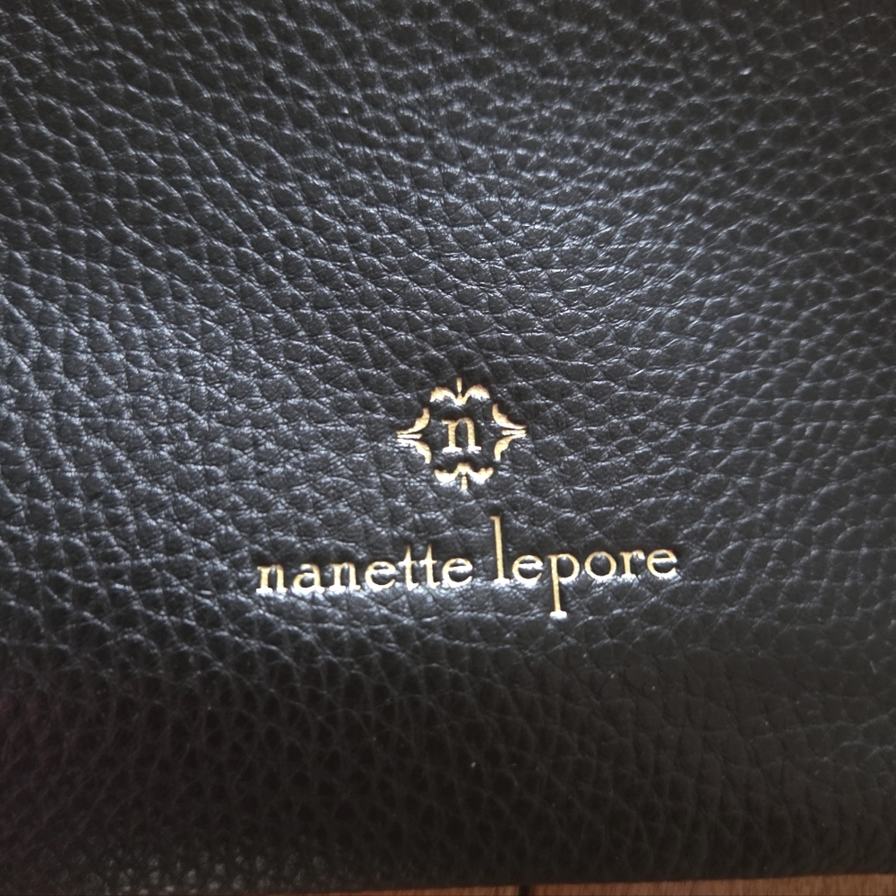 🆕️ Nanette Lepore Classic Black Pebbled Crossbody Bag With Gold Accents - Picture 3 of 10